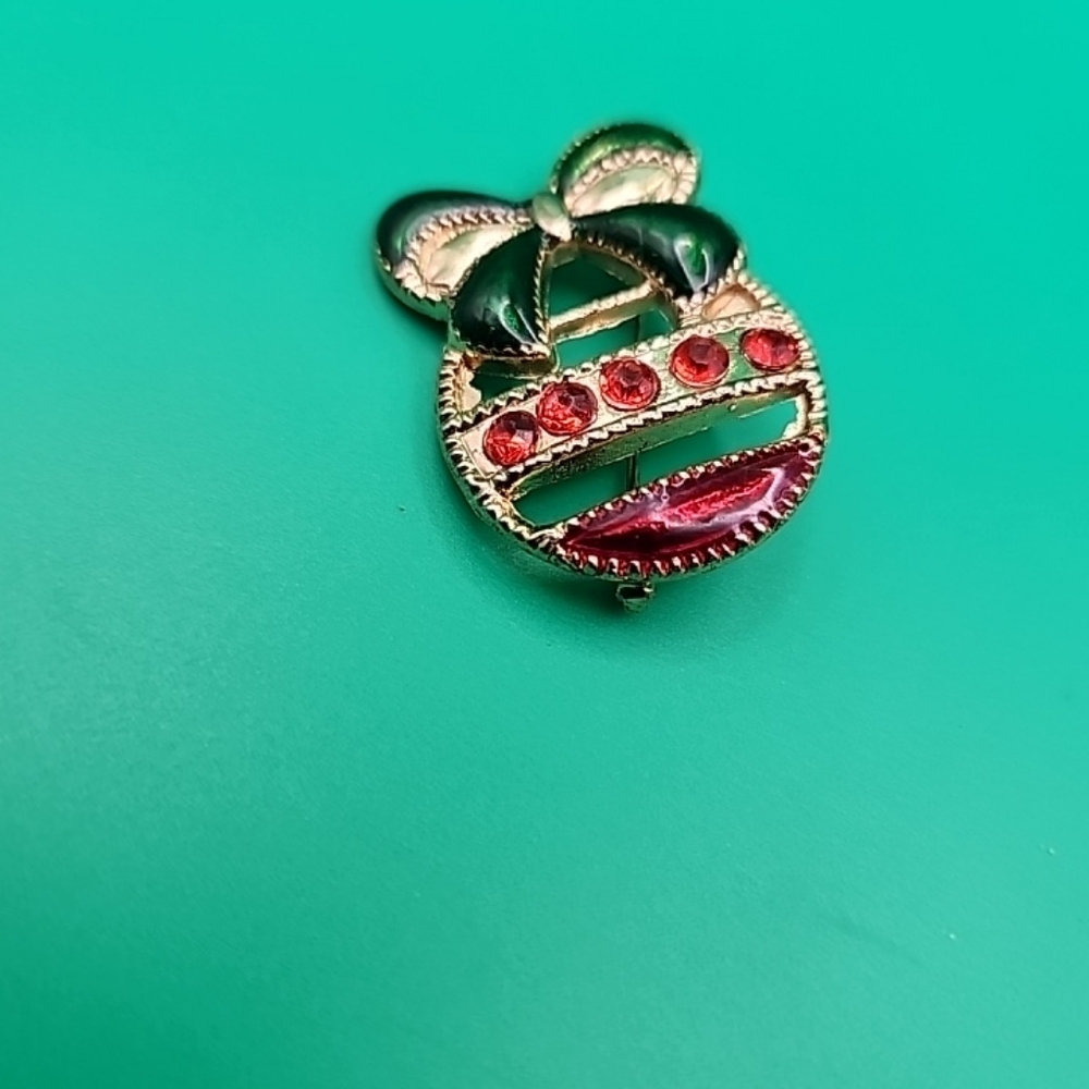 VTG. Gold Tone Christmas Ornament Brooch